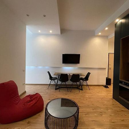 City Center Apartament, Pazari Ri Tirana Esterno foto